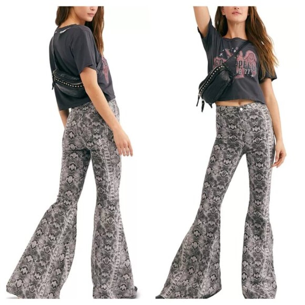 We The Free Boot Just Float On Flare Jeans 27 Gray/Black Snake Print